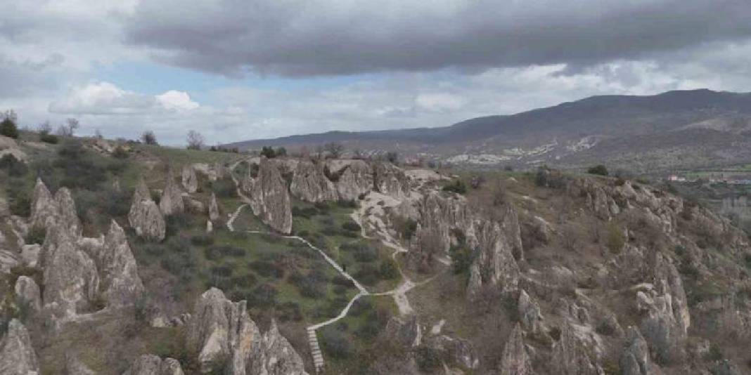 Burası Ankara’nın Kapadokyası! Doğa harikası peri bacaları görüntüsüyle mest ediyor 7